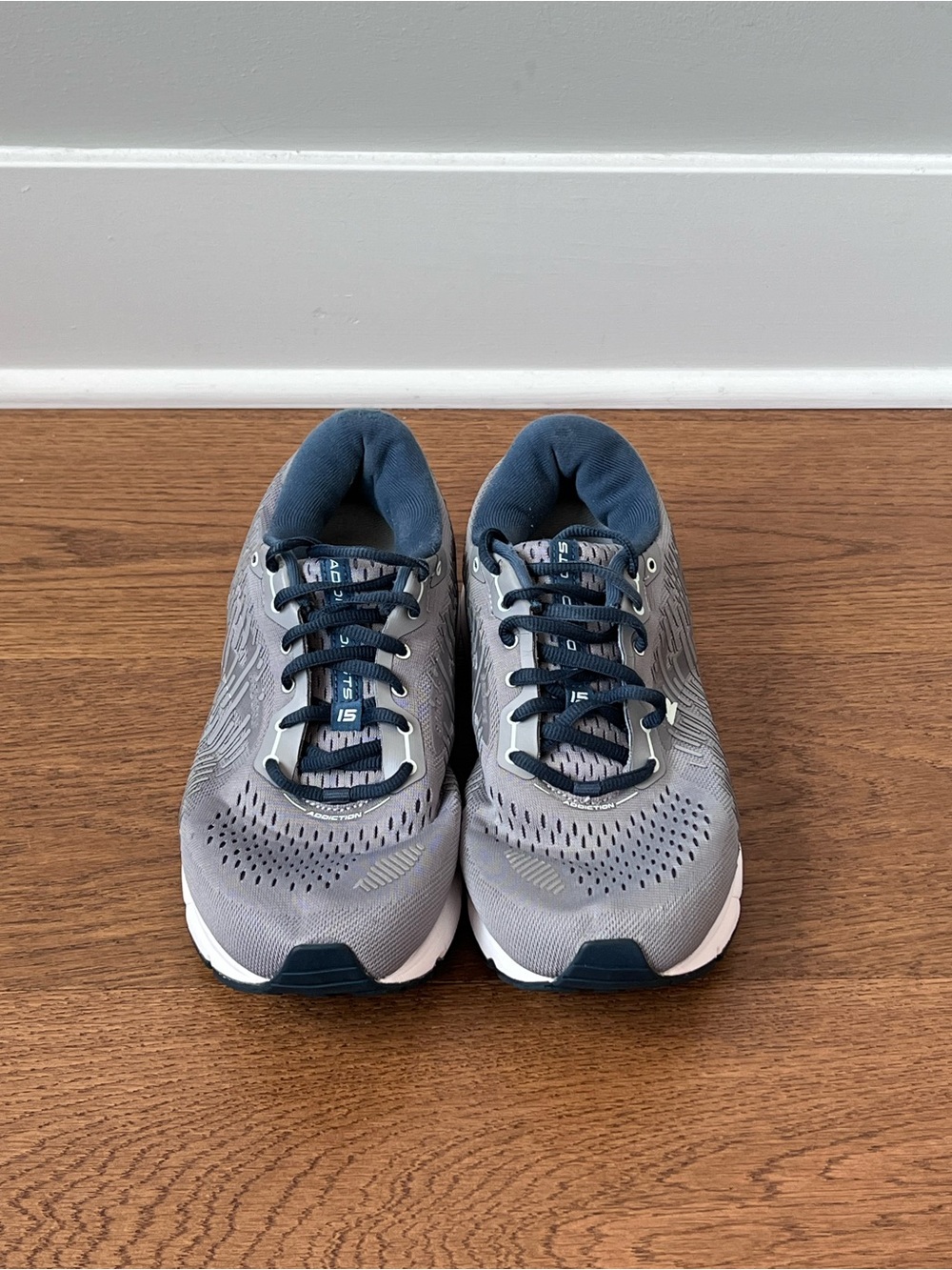 Brooks Addiction GTS 15 Lace-Up Running Sneaker Shoes Womenβs 11B Grey/Navy/Aqua